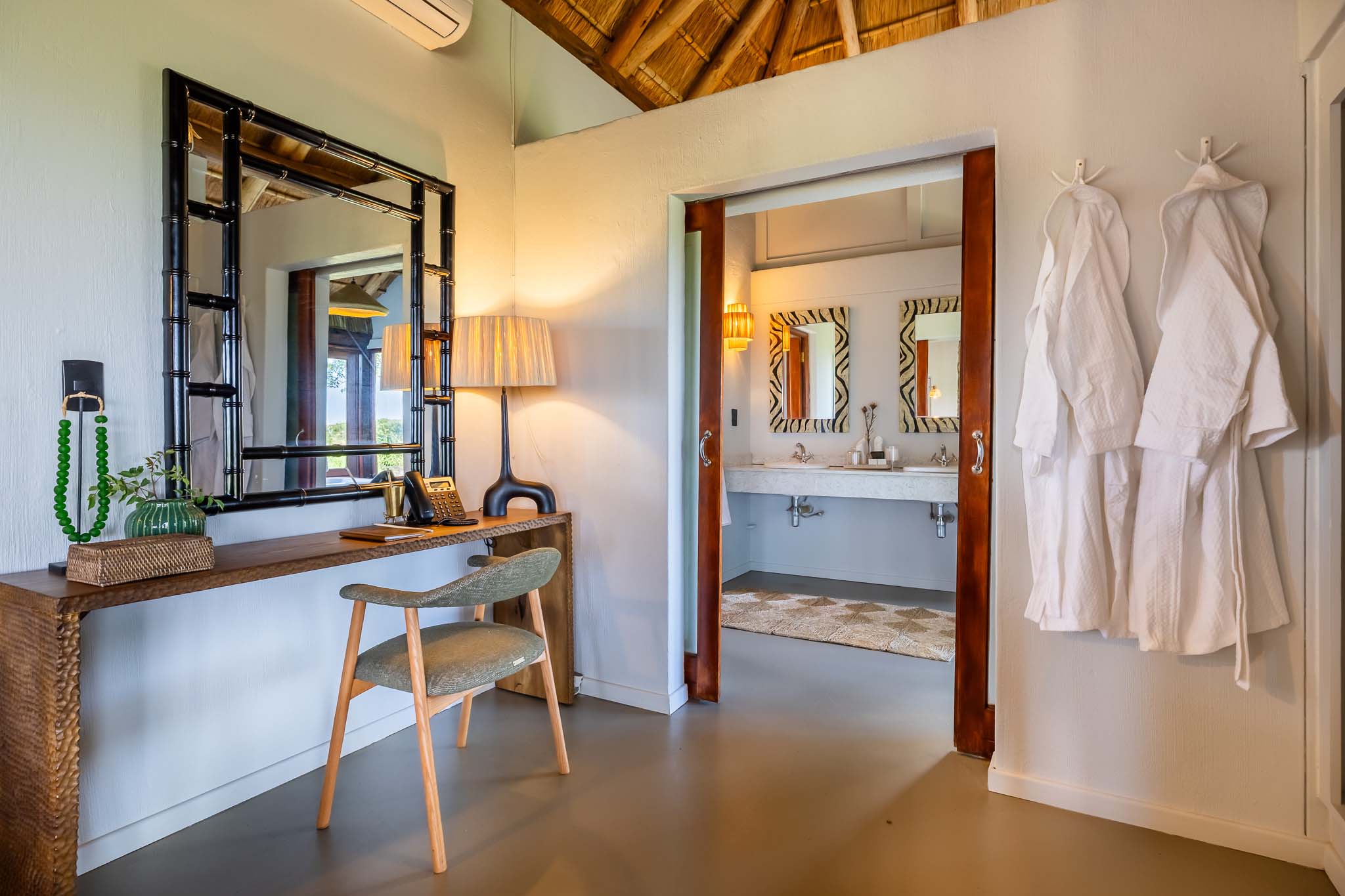 Luxury Suite Desk Buffalo Ridge Luxury Suite Desk